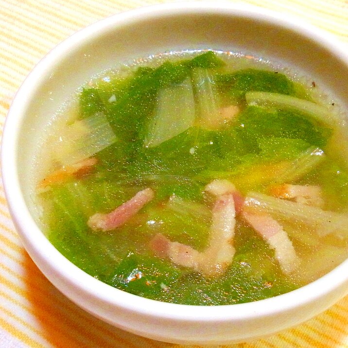 山東菜とベーコンのスープ